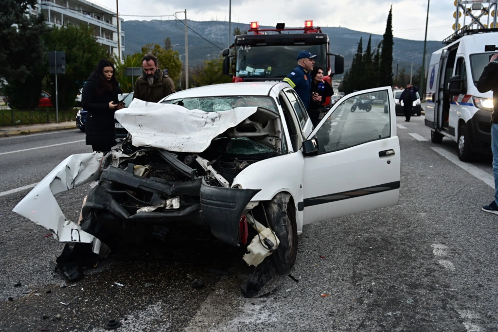 Τροχαίο στην Κατεχάκη: Τι συνέβη τελικά στην οικογένεια που ξεκληρίστηκε – Ποιος οδηγούσε – Τι εξετάζει η Τροχαία