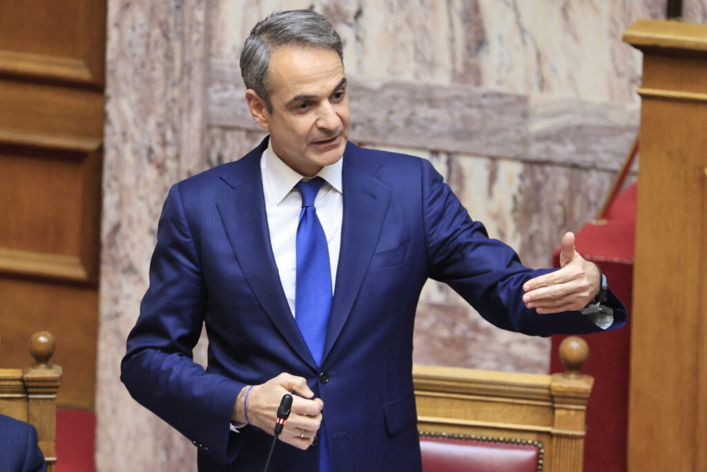 Μητσοτάκης στη Βουλή: Αυτοκριτική, απαντήσεις, δεσμεύσεις