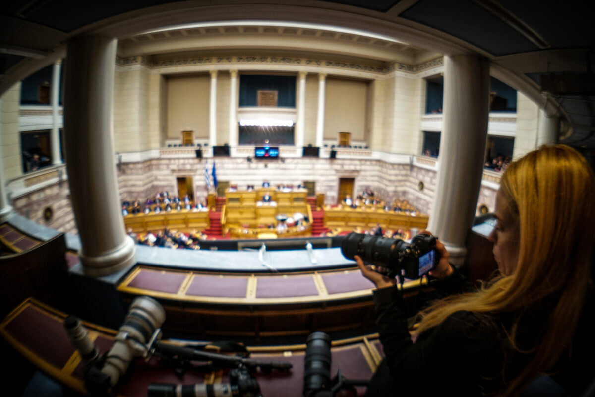 ΟΠΕΚΕΠΕ Πρόταση μομφής: Δείτε live την ψηφοφορία στη Βουλή