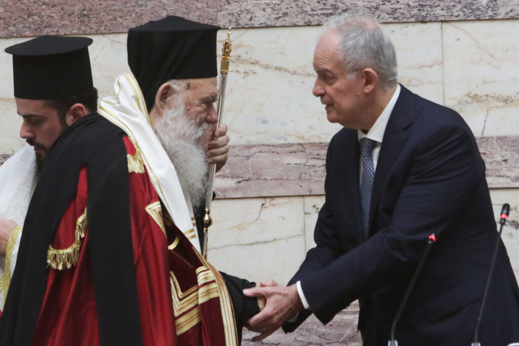 Ιερώνυμος μετά την ορκωμοσία Τασούλα: «Να ευχηθούμε να υπερπηδηθούν οι δυσκολίες που υπάρχουν»