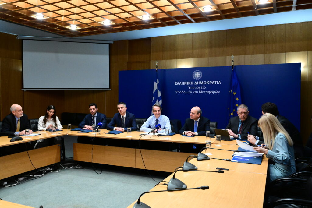 Στο υπουργείο Υποδομών και Μεταφορών ο Κυριάκος Μητσοτάκης