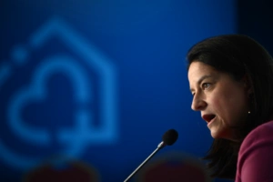 Κεραμέως: Στα 743 ευρώ καθαρά ο νέος κατώτατος μισθός – Οι επτά άξονες για τόνωση της απασχόλησης