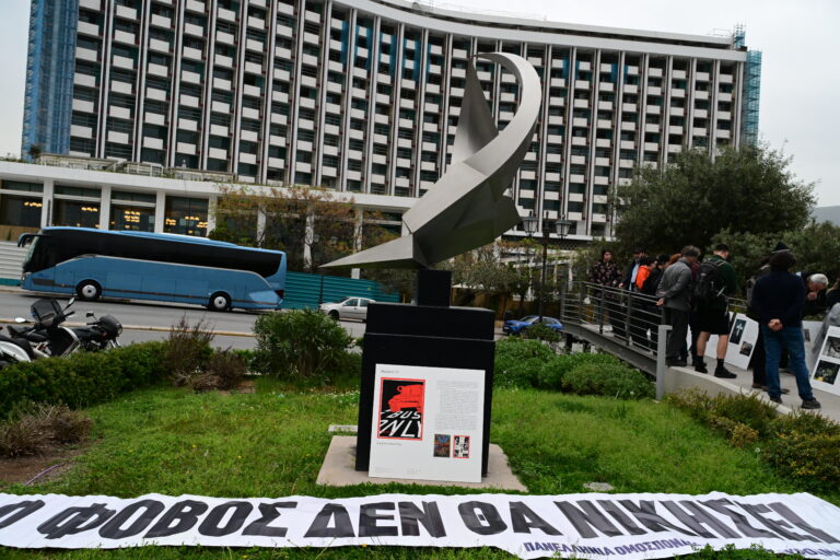 Συγκέντρωση διαμαρτυρίας στην Εθνική Πινακοθήκη: Ζητούν την επιστροφή των έργων που βανδάλισε ο βουλευτής της Νίκης