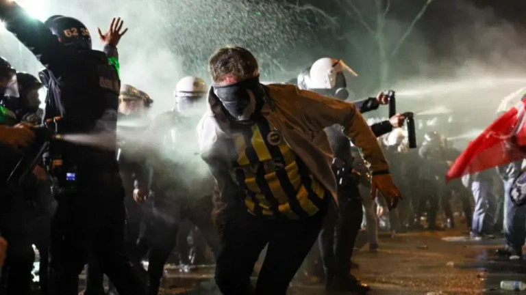 Τουρκία: Περισσότεροι από 1.130 διαδηλωτές έχουν συλληφθεί – Συνεχίζονται οι διαδηλώσεις