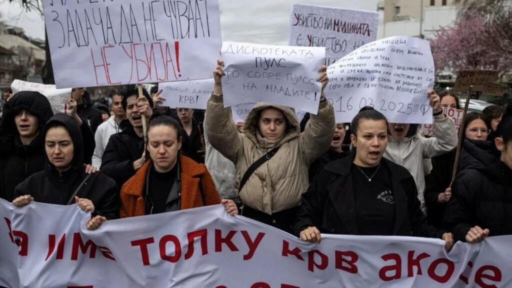 Βόρεια Μακεδονία: Θρήνος και θυμός – Μεσίστιες οι σημαίες – Ανακρίνεται ο πρώην υπουργός
