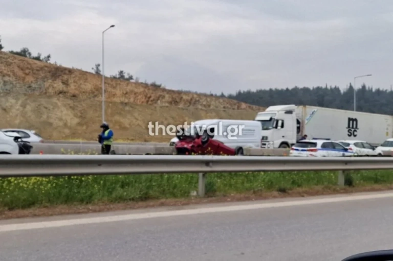Δύο τροχαία στην Περιφερειακή Οδό Θεσσαλονίκης – Σύγκρουση δυο οχημάτων – Ένας τραυματισμένος