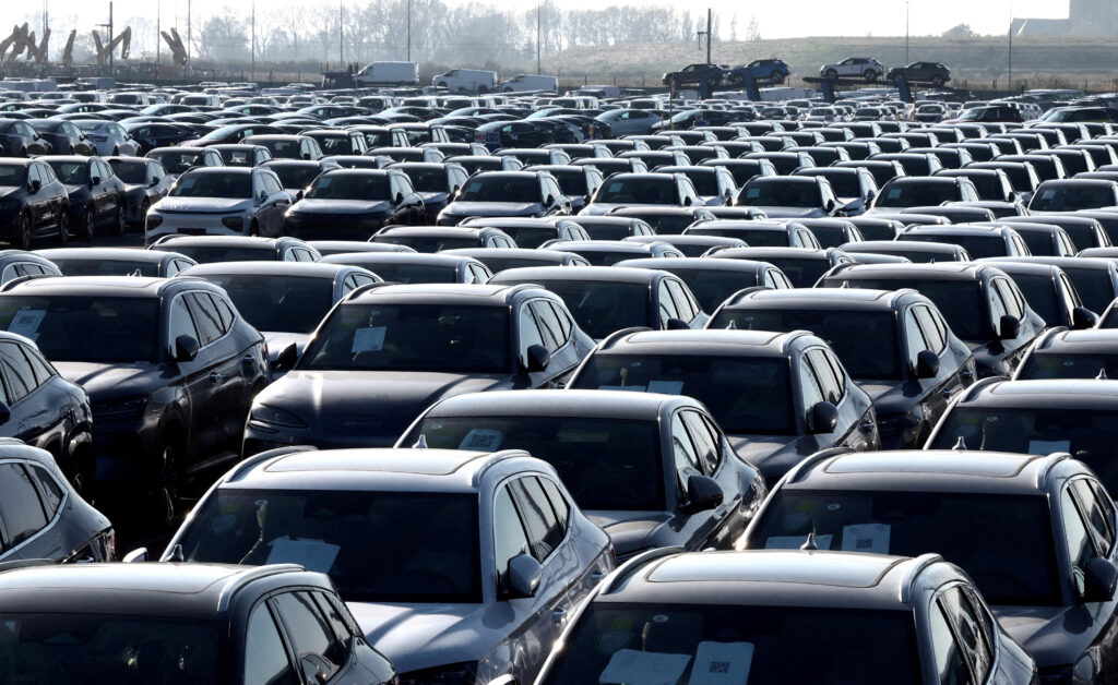 BYD: Ξεπέρασε για πρώτη φορά την Tesla με ετήσιο κύκλο εργασιών ρεκόρ, πάνω από τα 100 δισεκ. δολάρι
