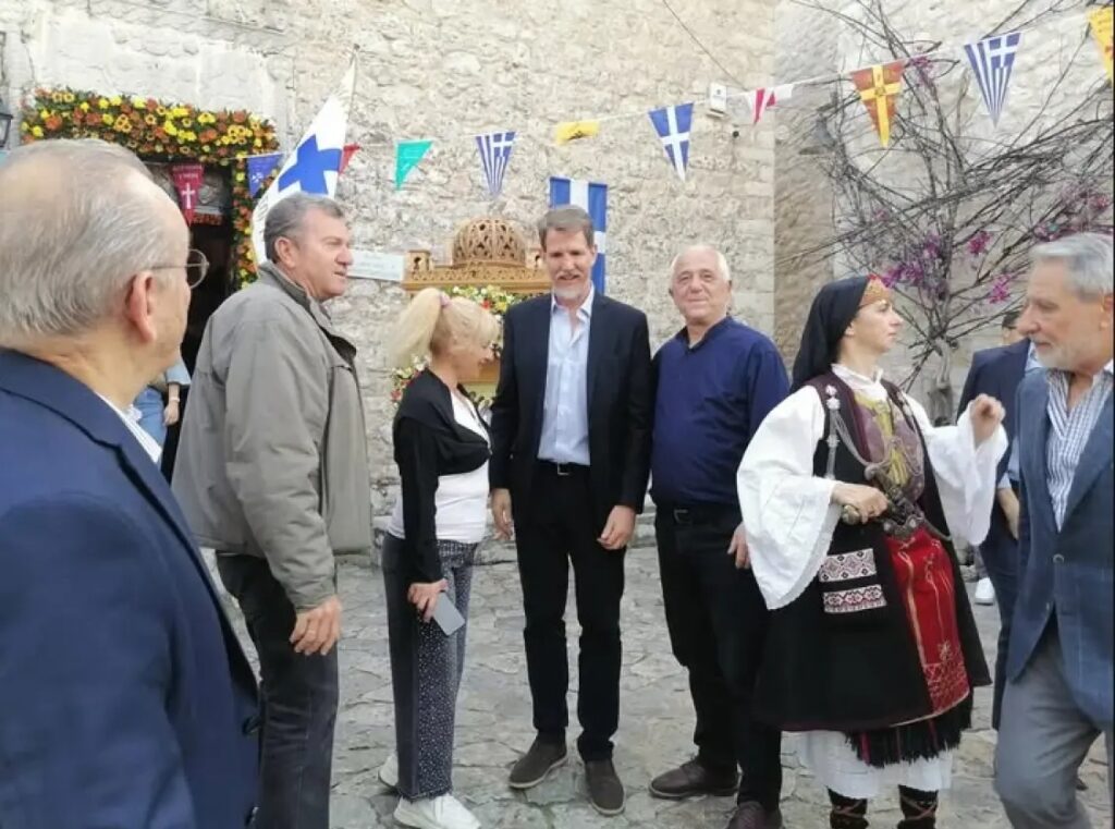 Παύλος Ντε Γκρες: «Οι τίτλοι δεν πεθαίνουν – Υποδέχομαι τον πρίγκιπα» – Η προσφώνηση από