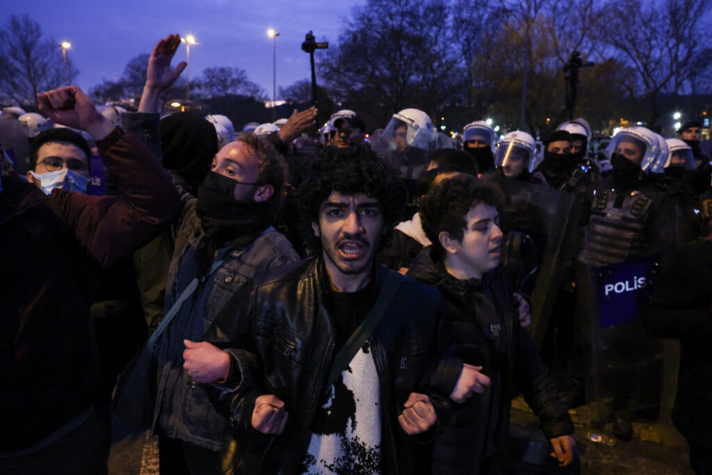 Εκρέμ Ιμάμογλου: Νέες μεγαλειώδεις συγκεντρώσεις – Τι είπε στην απολογία του