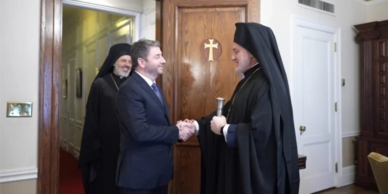 Ο Ανδρουλάκης συνάντησε τον Αρχιεπίσκοπο Αμερικής Ελπιδοφόρο