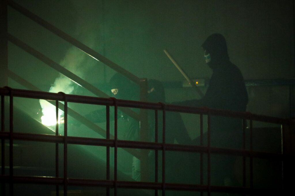 Επεισόδια μεταξύ οπαδών στην Εθνική Οδό – Αναφορές για τραυματίες