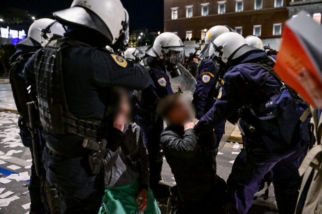 Συλλαλητήριο στην Αθήνα για Τέμπη: Δίωξη για πλημμελήμματα σε 11 συλληφθέντες από τα χθεσινά επεισόδ