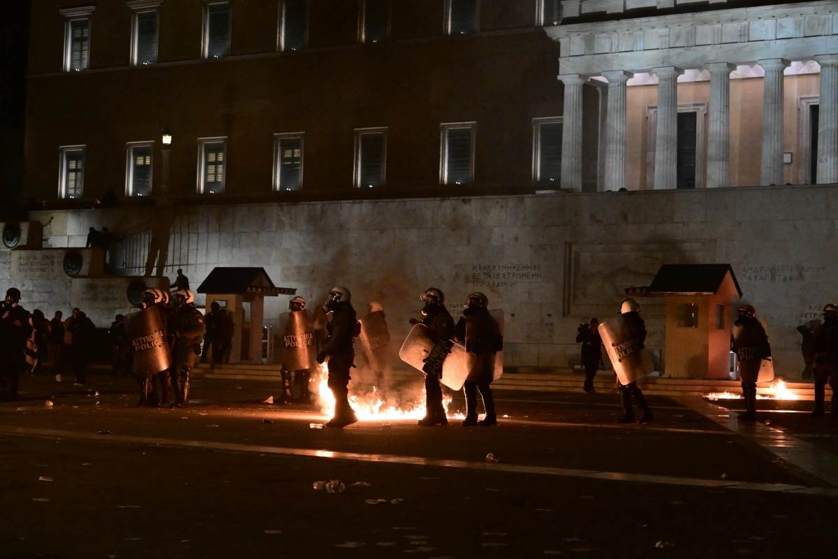 Επεισόδια στo Σύνταγμα: 18 προσαγωγές και 3 συλλήψεις