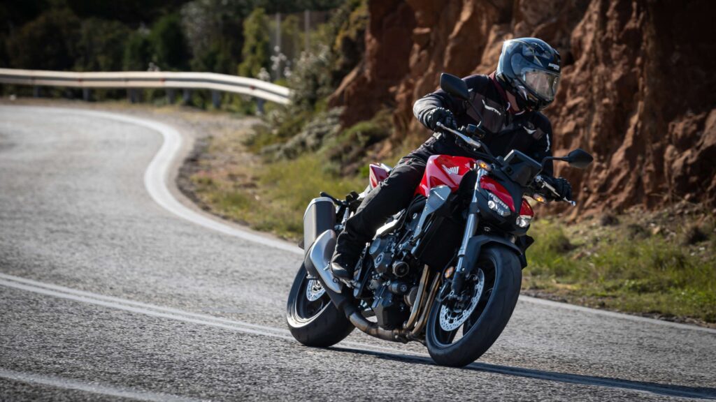 Οδηγούμε τα Honda CB1000 Hornet / SP: Vespa Mandarina!