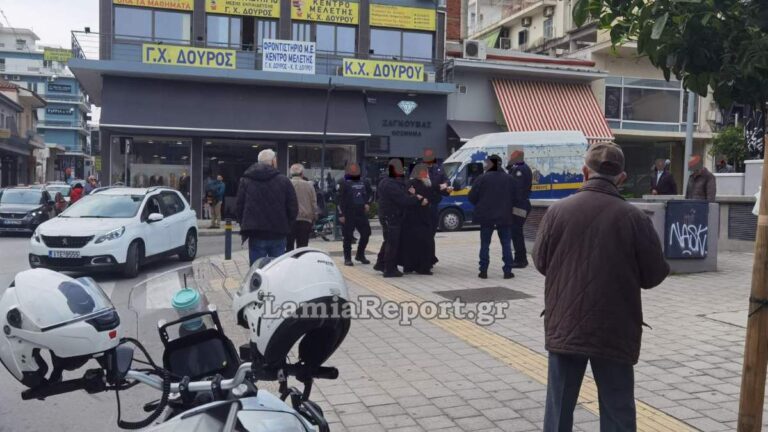 Λαμία: Αρχιμανδρίτης σε αμόκ έβριζε και χτυπούσε αστυνομικούς [βίντεο]