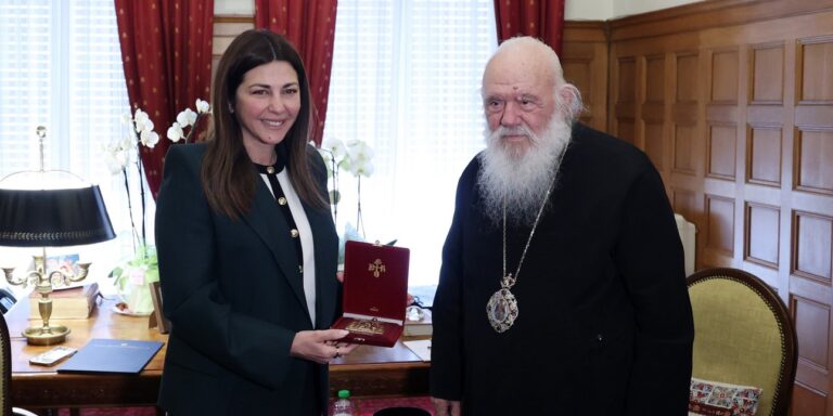 Στον Αρχιεπίσκοπο Ιερώνυμο η υπουργός Παιδείας Σοφία Ζαχαράκη