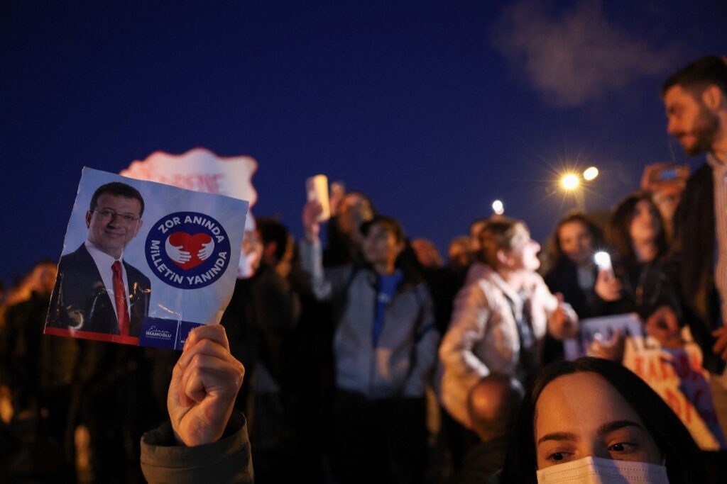 Χάος στην Τουρκία: Την προφυλάκιση του Ιμάμογλου και 4 συνεργατών του ζήτησαν εισαγγελείς – Εκ