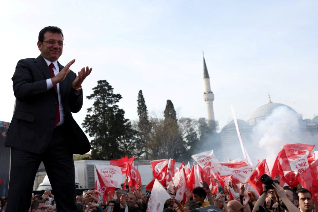 Ανάλυση Stratfor για την Τουρκία: Η οικονομία στη δίνη της πολιτικής κρίσης