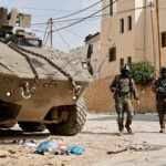 Έφοδος του ισραηλινού στρατού στη Ραμάλα με στόχο το ανταλλακτήριο νομισμάτων – Τραυματίστηκαν 27 Παλαιστίνιοι