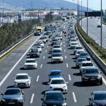 Αγίου Πνεύματος 2025: Πάνω από 195 χιλιάδες οχήματα έφυγαν από το λεκανοπέδιο Αττικής – Τα μέτρα της Τροχαίας