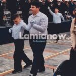 Λαμία: Μαθητής σε αμαξίδιο σηκώθηκε και παρήλασε – Συγκίνησε τους παρευρισκόμενους [βίντεο]