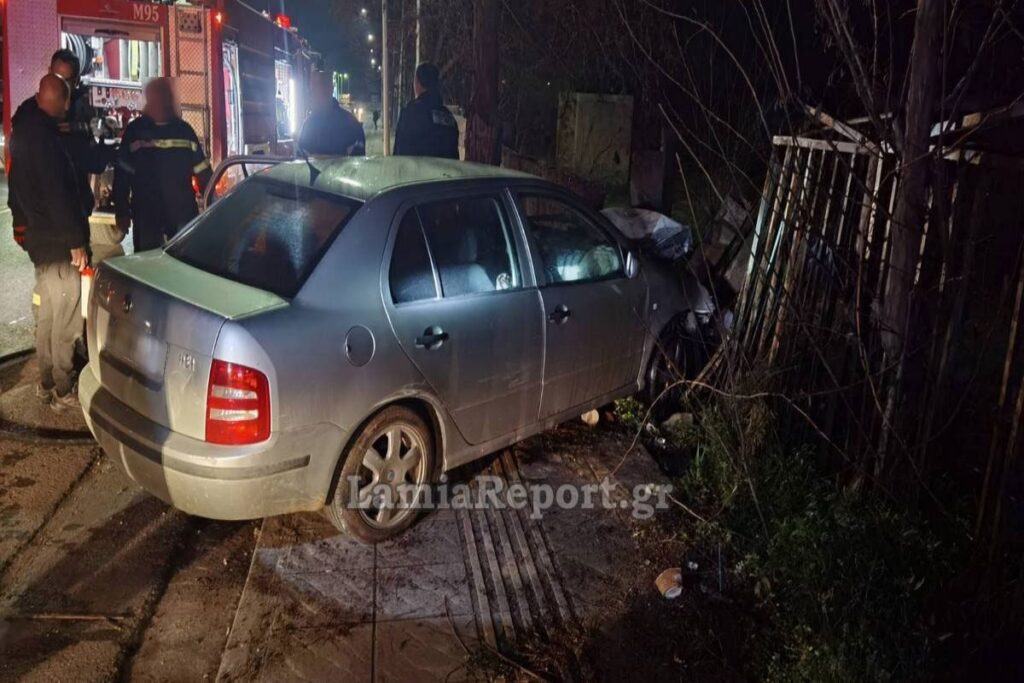 Λαμία: Αυτοκίνητο έπεσε σε τοίχο και λαμπάδιασε – Στο νοσοκομείο 2 άτομα [βίντεο]