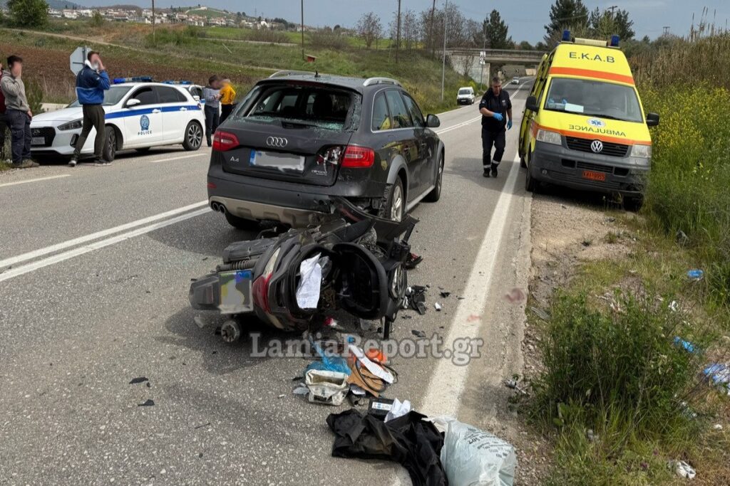 Λαμία: Σοβαρό τροχαίο με μηχανάκι – «Καρφώθηκε» πίσω από αυτοκίνητο [βίντεο]