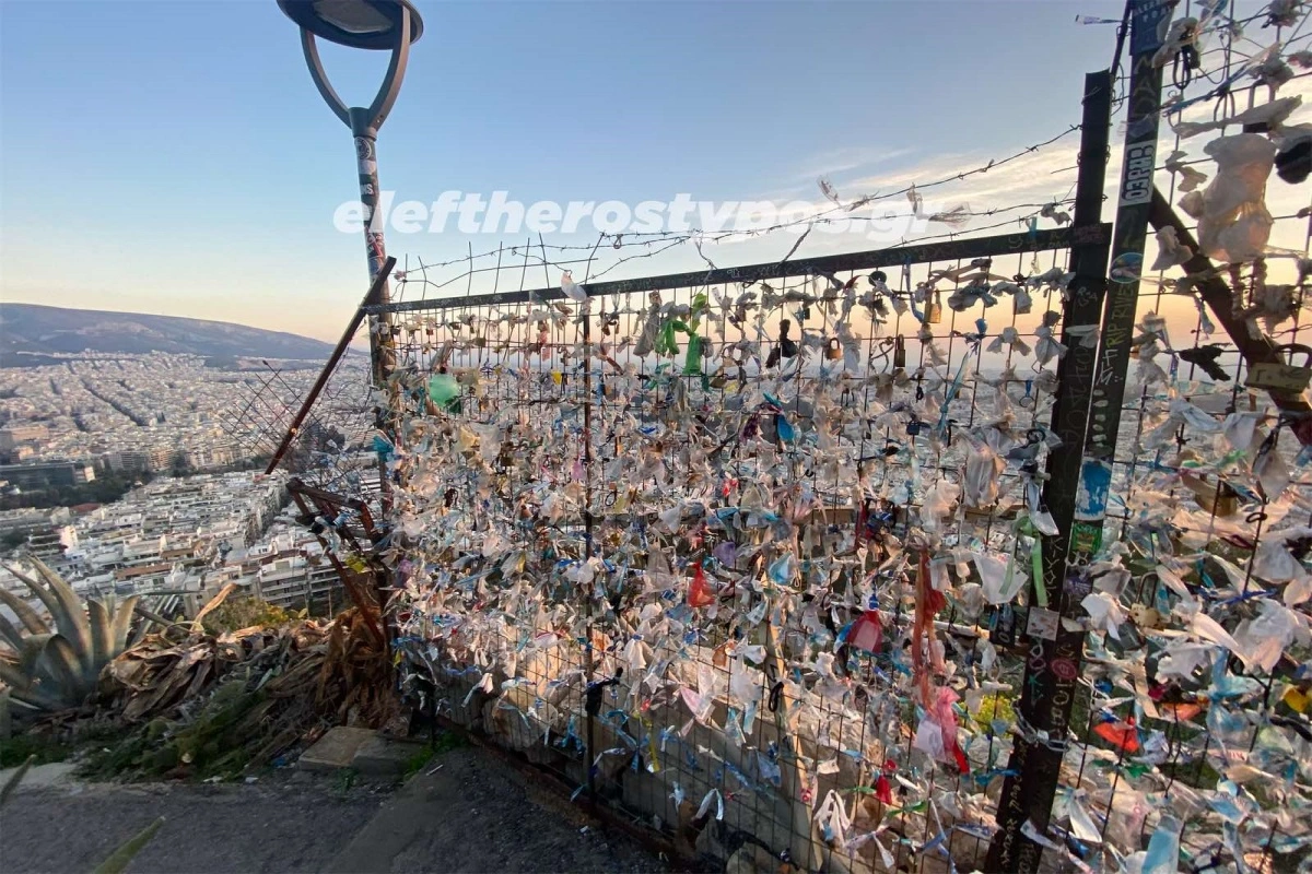 Σκουπιδοτέχνη στον Λυκαβηττό