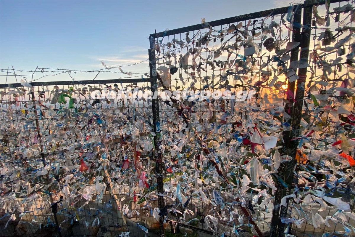 Σκουπιδοτέχνη στον Λυκαβηττό