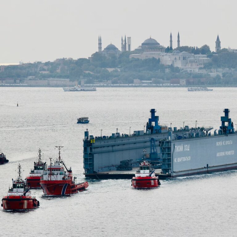 Ρωσία: Ζητά την άρση δυτικών κυρώσεων στη ναυσιπλοΐα πριν την κατάπαυση του πυρός στην Ουκρανία