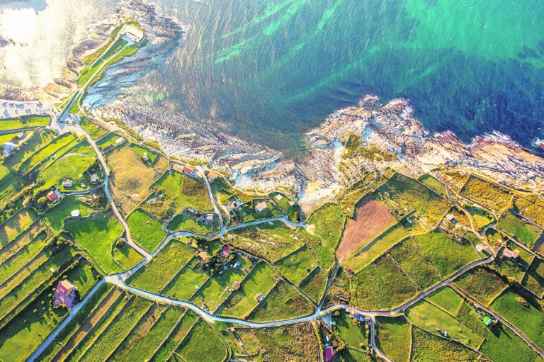 Έρευνα «ΕΤ»: Πού έχουν πιάσει ταβάνι και πού έχουν πέσει οι τιμές των οικοπέδων στην Αττική