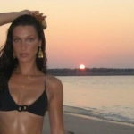 Μπέλα Χαντίντ: Η σεξι φωτογράφιση της φορώντας μαύρο μπικίνι μπροστά στο ηλιοβασίλεμα – Η νέα της ανάρτηση στο instagram [εικόνες]