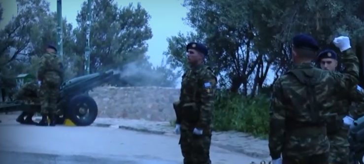 Εορτασμοί για την 25η Μαρτίου: Ξεκίνησαν με 21 κανονιοβολισμούς από τον Λυκαβηττό [βίντεο]
