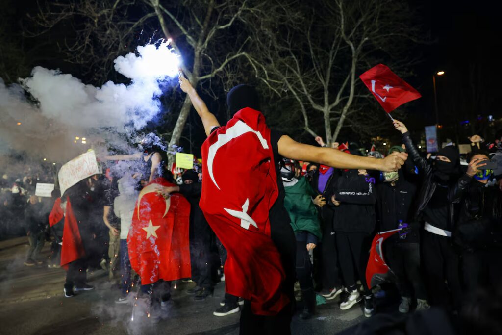Τουρκία: «Δεν υποχωρώ» διαμηνύει ο Ερντογάν – Συνεχίζονται οι διαμαρτυρίες για τον Εκρέμ Ιμάμο