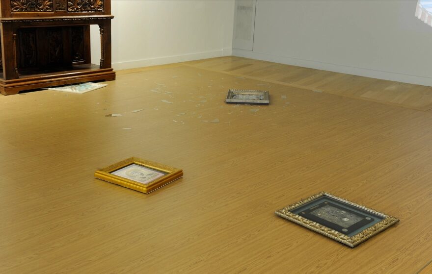 Εθνική Πινακοθήκη για Παπαδόπουλο: «Τα απέσπασε βίαια και τα πέταξε στο δάπεδο»