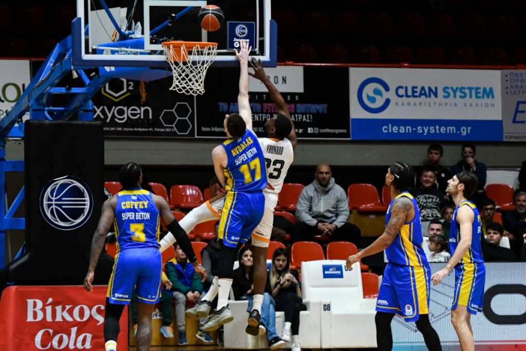 Basket League: Επτά συλλήψεις οπαδών από τα επεισόδια στον αγώνα Προμηθέας – Περιστέρι