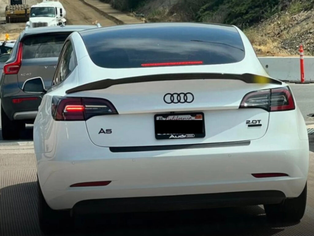 Bάζουν σήματα άλλων εταιρειών στα Tesla τους, ποιος είναι ο λόγος