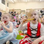 Βρετανία: 13 εκατομμύρια ευρώ για τα χαλασμένα… δόντια των παιδιών – Θα τους μάθουν να τα βουρτσίζουν σωστά