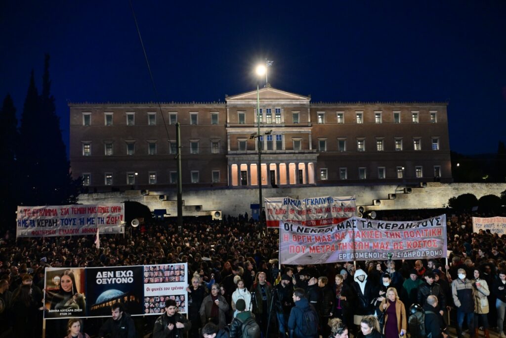 Δημοσκοπήσεις: Πονοκέφαλος η μετακίνηση του 5% των αναποφάσιστων
