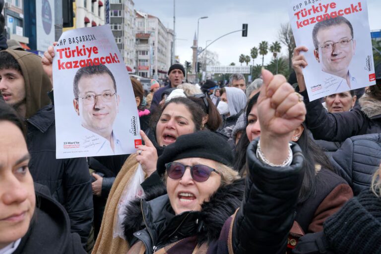Ιμάμογλου: Ξεσηκωμός μετά την προφυλάκισή του – Συγκρούσεις φοιτητών και αστυνομίας – Πανεθνικές διαδηλώσεις – Κατέρρευσε το Χρηματιστήριο