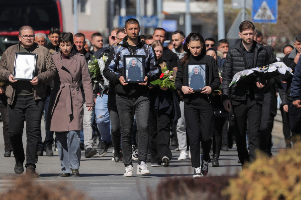 Βόρεια Μακεδονία: Θρήνος και απόγνωση στις κηδείες των θυμάτων της τραγωδίας στο Κότσανι