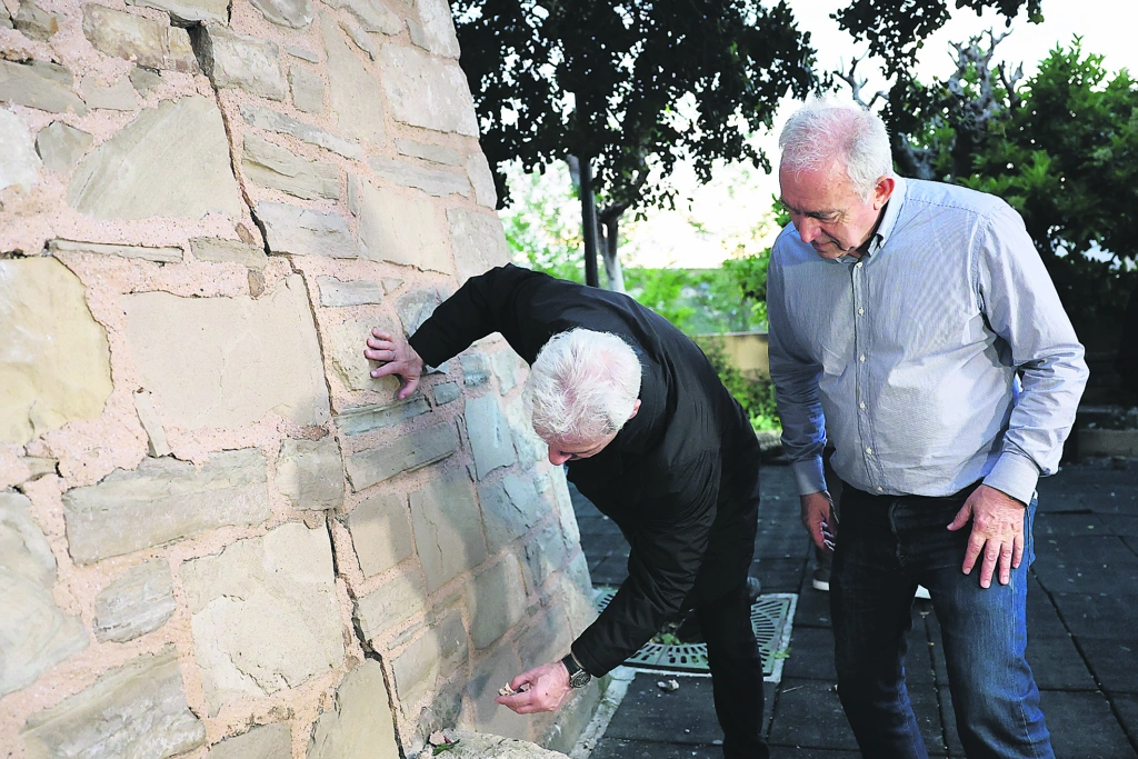 Ανησυχία για Βούτες Ηρακλείου: Ρωγμές σε σπίτια και δρόμους