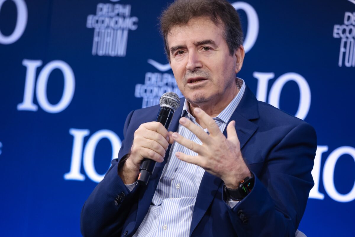 Χρυσοχοΐδης: Η «Σχολή Σημίτη» ήταν η αντίληψη του κάθε μέρα κάνω ένα βήμα