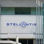 Οι πρώτες επιπτώσεις των δασμών Tραμπ: Απολύσεις και «ρολά» για Stellantis