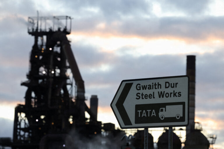 Ολλανδία: Η Tata Steel θα απολύσει 1.600 εργαζομένους από τη χαλυβουργία του Εϊμόιντεν
