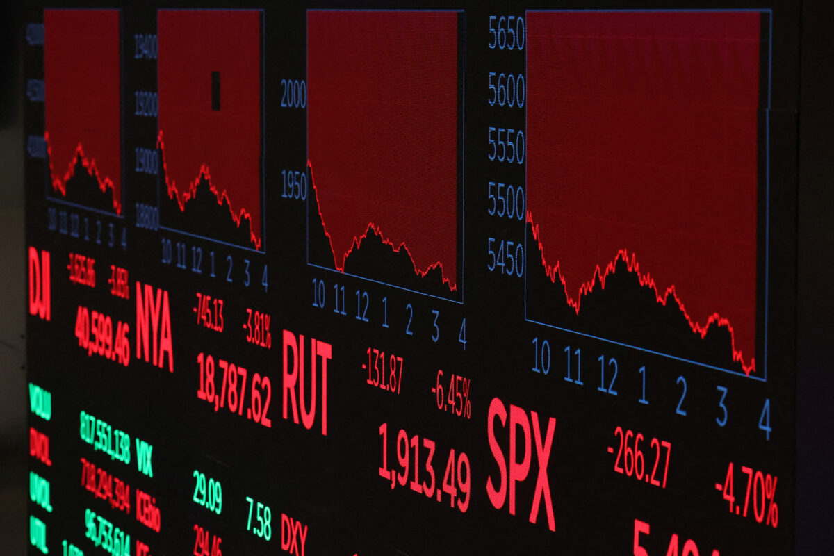 Δασμοί Τραμπ: Κατρακυλούν τα χρηματιστήρια – Aπώλειες 2 τρισ. στη Wall Street