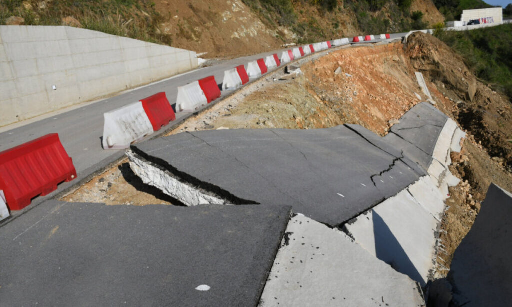 Θεσσαλία: Κατεπείγουσα προκαταρκτική εξέταση για τον νέο δρόμο που κατέρρευσε λίγους μήνες πριν παρα