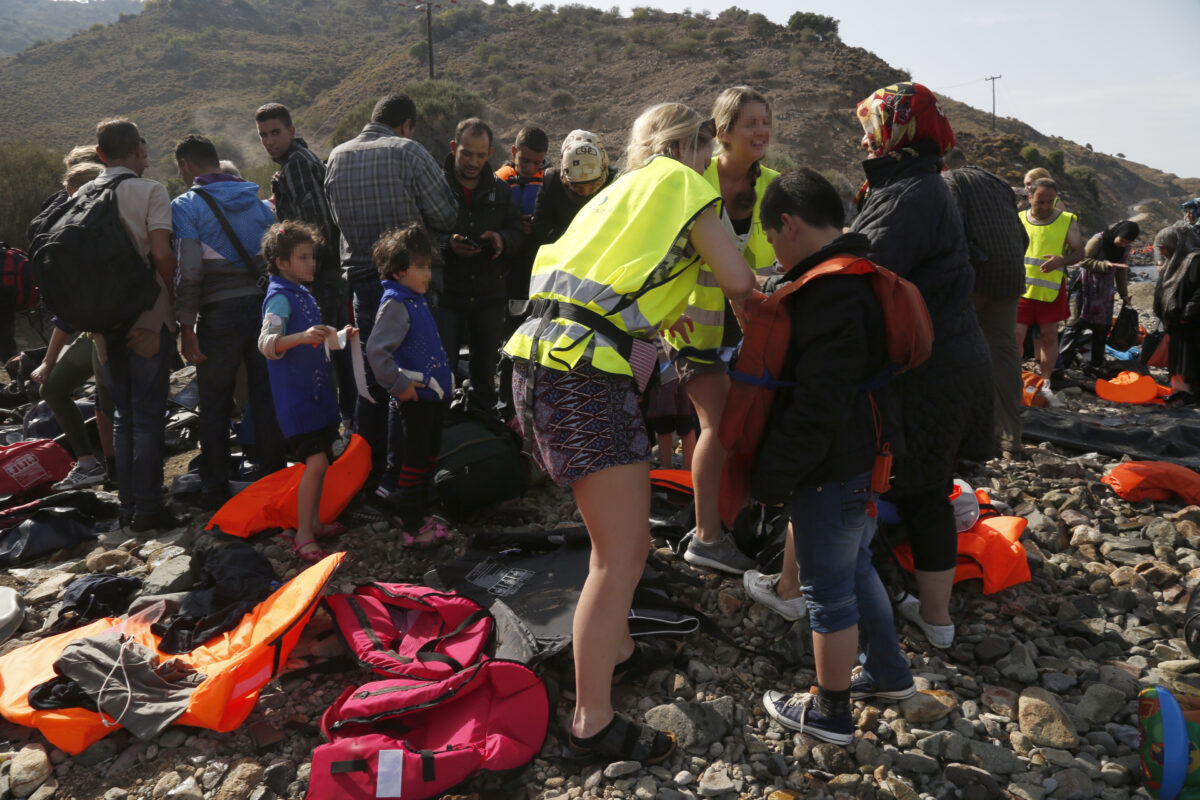 Επτά δικογραφίες εμπλέκουν ΜΚΟ σε κυκλώματα δουλεμπόρων