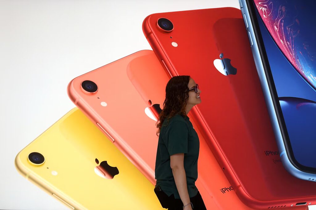 Apple: Αυτό είναι το κόλπο για να «καταργήσει» τους δασμούς: Μετέφερε από την Ινδία 600 τόνους… iphone