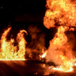 Ματωμένο Πάσχα: Κροτίδες, τραυματισμοί και πανικός επισκίασαν την Ανάσταση